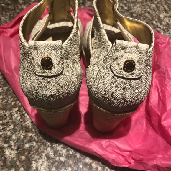 Michael Kors Wedges. - Picture 4 of 4